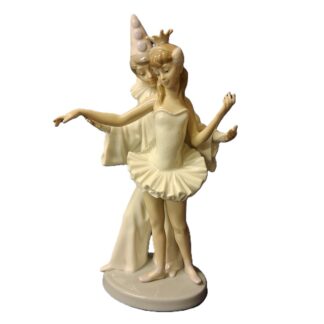Lladro-4882-Carnival-Couple-front-view