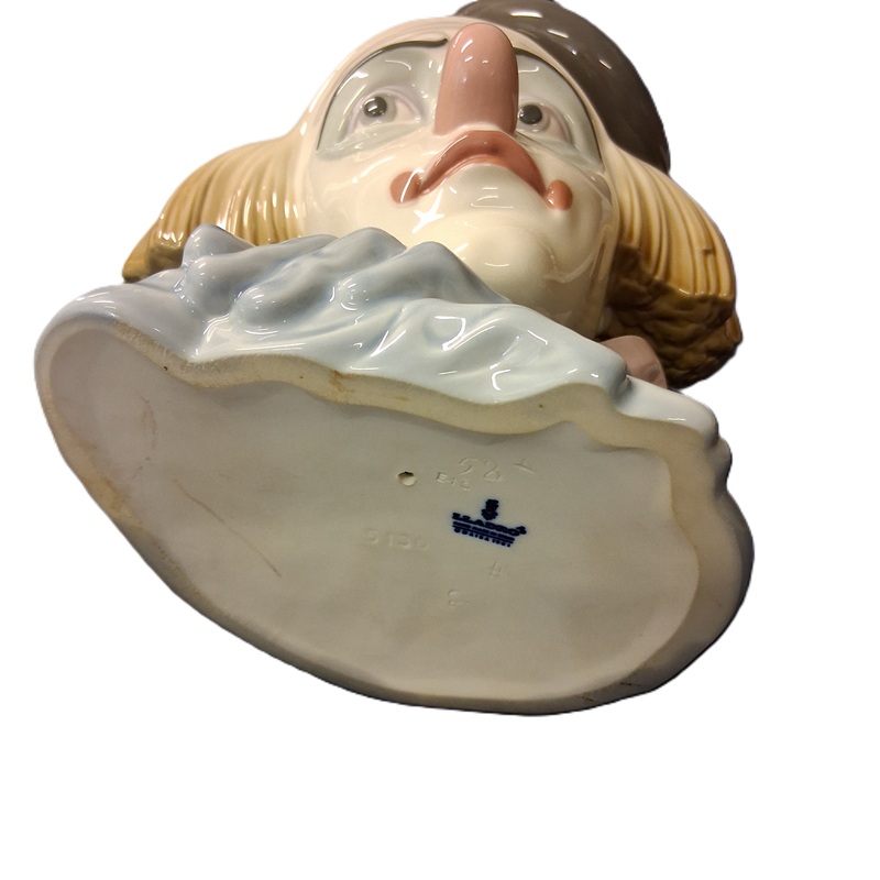 lladro-5130-pensive-clown-trademark-view